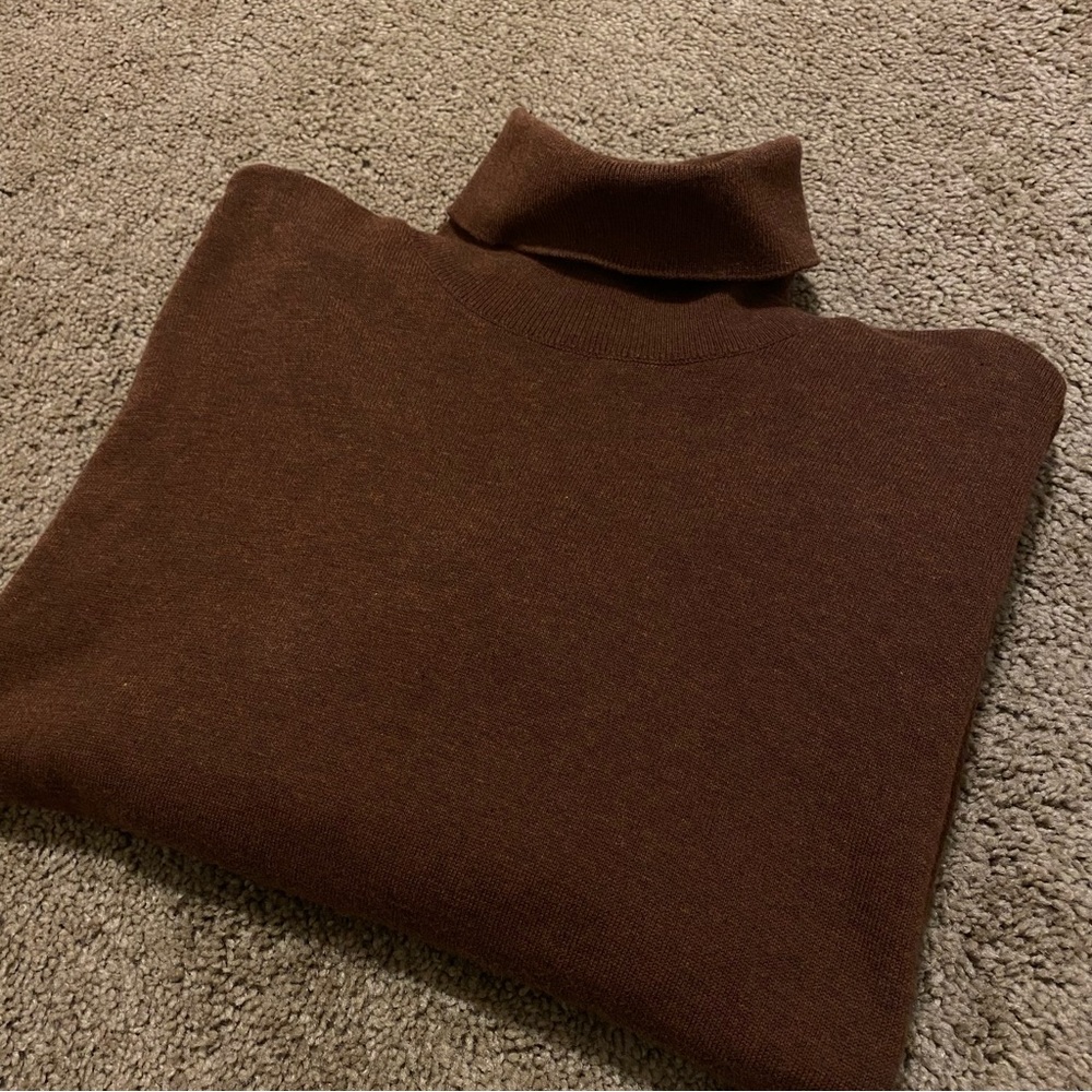 H&M Dark Brown Turtleneck Sweater 🤎